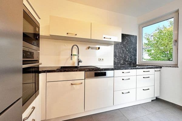 Prenájom bytu 3-izbový 88 m², Landsham bei Kirchheim, Bavorsko Prenájom bytu 3-izbový 88 m², Landsham bei Kirchheim, Bavorsko