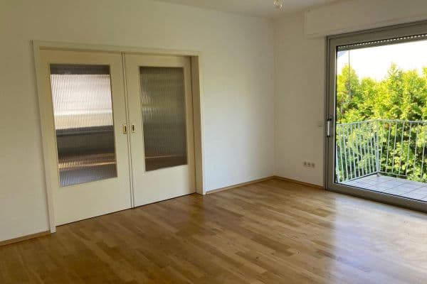 Prenájom bytu 4-izbový 127 m², Offenbach Prenájom bytu 4-izbový 127 m², Offenbach