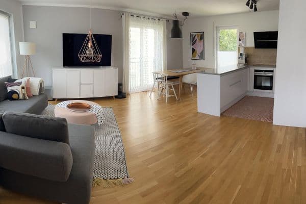 Prenájom bytu 4-izbový 122 m², Neukeferloh, Bavorsko Prenájom bytu 4-izbový 122 m², Neukeferloh, Bavorsko