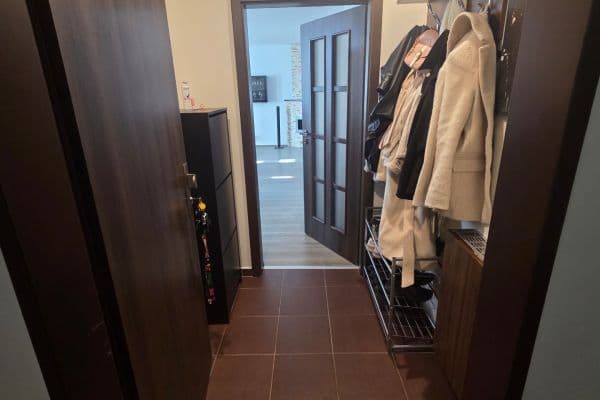 Prenájom bytu 2-izbový 57 m², Okružní, Hradec Králové Prenájom bytu 2-izbový 57 m², Okružní, Hradec Králové