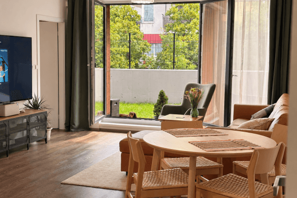 Prenájom bytu 2-izbový 66 m², Gerstelova, Praha Prenájom bytu 2-izbový 66 m², Gerstelova, Praha