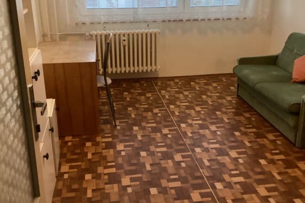 Prenájom bytu 3-izbový 15 m², U Jezera, Praha Prenájom bytu 3-izbový 15 m², U Jezera, Praha