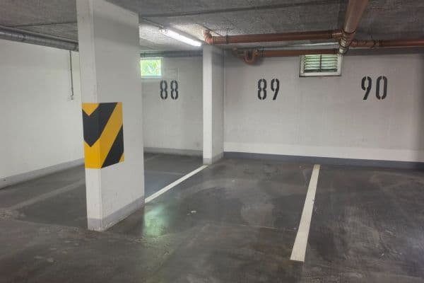 Prenájom garáže 13 m², Počernická, Praha Prenájom garáže 13 m², Počernická, Praha