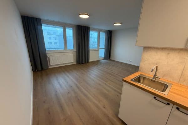 Prenájom bytu 1-izbový 39 m², Šmolíkova, Praha Prenájom bytu 1-izbový 39 m², Šmolíkova, Praha
