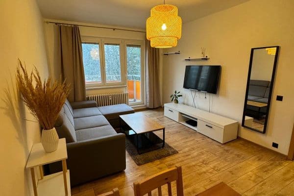 Prenájom bytu 2-izbový 55 m², Vrchlického, Jihlava Prenájom bytu 2-izbový 55 m², Vrchlického, Jihlava