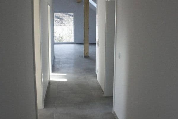 Prenájom bytu 4-izbový 120 m², Thalhausen, Bavorsko Prenájom bytu 4-izbový 120 m², Thalhausen, Bavorsko