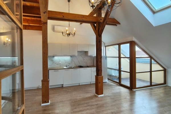 Prenájom bytu 3-izbový 104 m², Chlumčanského, Praha Prenájom bytu 3-izbový 104 m², Chlumčanského, Praha