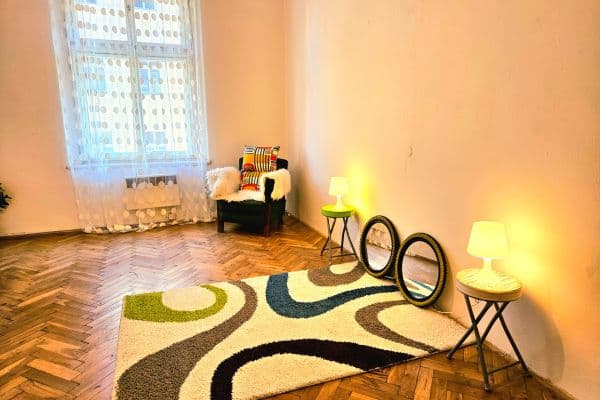 Prenájom bytu 2-izbový 65 m², Krásova, Praha Prenájom bytu 2-izbový 65 m², Krásova, Praha