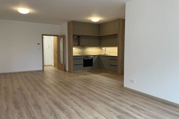 Prenájom bytu 2-izbový 65 m², U Sportovní školy, Pardubice Prenájom bytu 2-izbový 65 m², U Sportovní školy, Pardubice