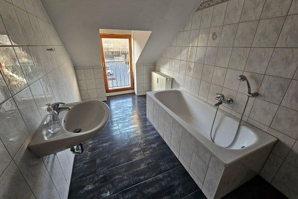 Prenájom bytu 3-izbový 72 m², Kitscherstr 10 H2, Crimmitschau, Sasko Prenájom bytu 3-izbový 72 m², Kitscherstr 10 H2, Crimmitschau, Sasko