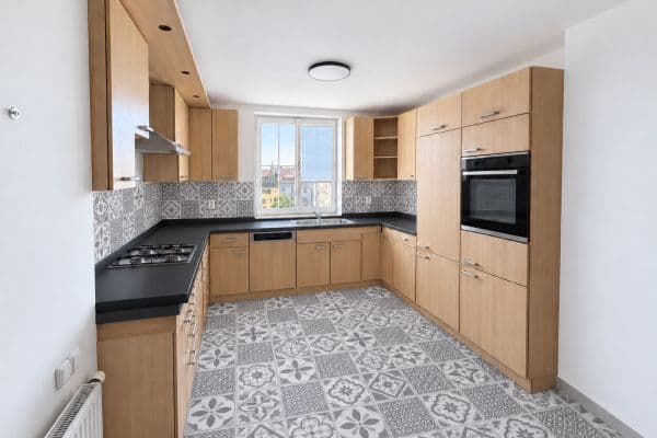 Prenájom bytu 2-izbový 101 m², Milešovská, Praha Prenájom bytu 2-izbový 101 m², Milešovská, Praha