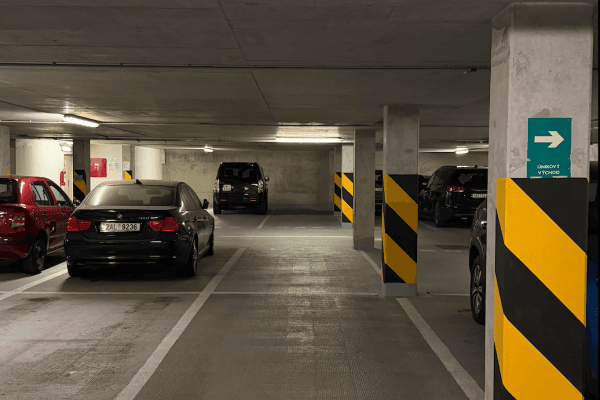 Prenájom garáže 13 m², Tomkova, Praha Prenájom garáže 13 m², Tomkova, Praha