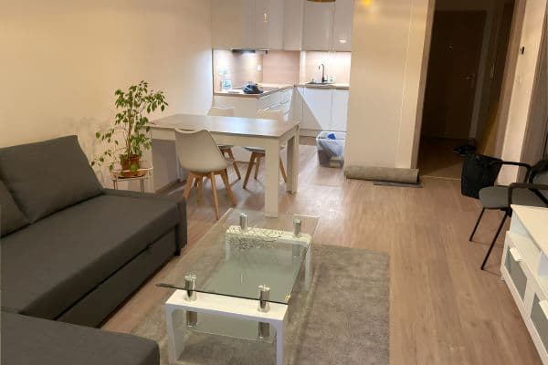 Prenájom bytu 2-izbový 64 m², K Metru, Prague Prenájom bytu 2-izbový 64 m², K Metru, Prague