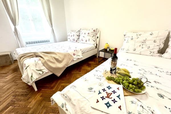 Prenájom bytu 90 m², Navrátilova, Praha Prenájom bytu 90 m², Navrátilova, Praha