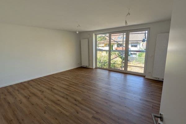 Prenájom bytu 4-izbový 105 m², Karlsruhe, Bádensko-Wurttembersko Prenájom bytu 4-izbový 105 m², Karlsruhe, Bádensko-Wurttembersko