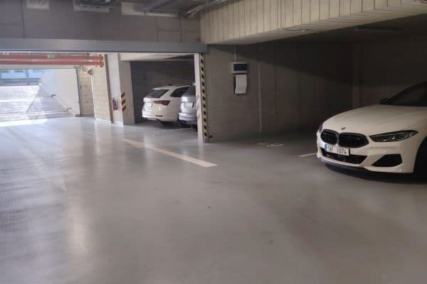 Prenájom garáže 12 m², Ústecká, Praha Prenájom garáže 12 m², Ústecká, Praha
