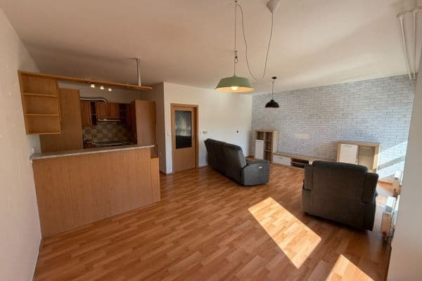 Prenájom bytu 4-izbový 100 m², Chlumova, Jihlava, Kraj Vysočina Prenájom bytu 4-izbový 100 m², Chlumova, Jihlava, Kraj Vysočina