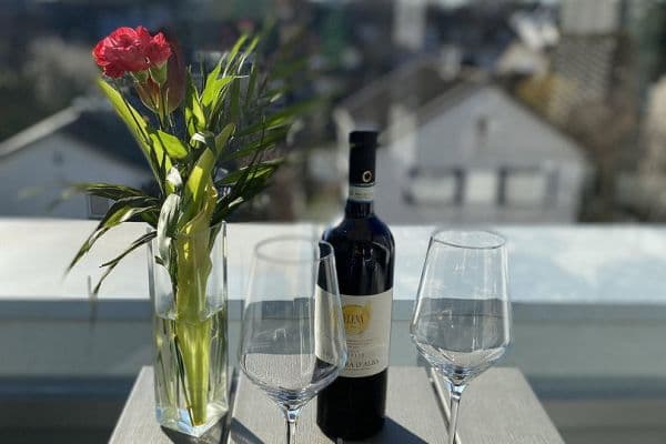 Prenájom bytu 2-izbový 55 m², Bernhardstraße 147, Köln Prenájom bytu 2-izbový 55 m², Bernhardstraße 147, Köln