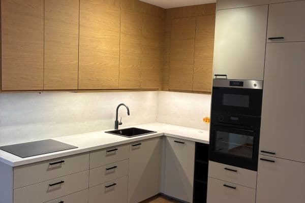 Prenájom bytu 2-izbový 57 m², U Sportovní školy, Pardubice Prenájom bytu 2-izbový 57 m², U Sportovní školy, Pardubice