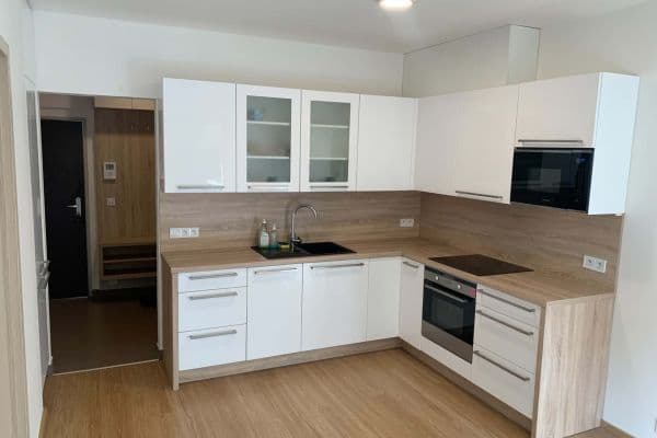 Prenájom bytu 2-izbový 48 m², Pod Kavalírkou, Praha Prenájom bytu 2-izbový 48 m², Pod Kavalírkou, Praha