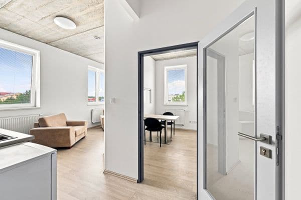 Prenájom kancelárie 34 m², Bečovská, Praha Prenájom kancelárie 34 m², Bečovská, Praha