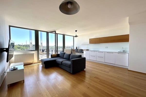 Prenájom bytu 4-izbový 88 m², Mezitraťová, Praha Prenájom bytu 4-izbový 88 m², Mezitraťová, Praha