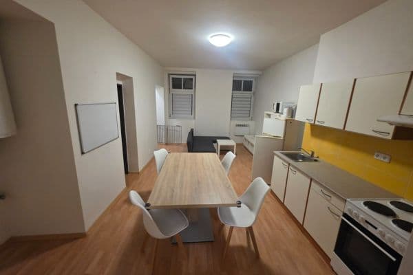 Prenájom bytu 3-izbový 51 m², Hlavní, Panenské Břežany Prenájom bytu 3-izbový 51 m², Hlavní, Panenské Břežany