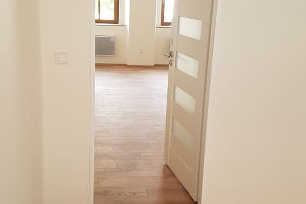 Prenájom bytu 2-izbový 55 m², Sokolská, Česká Lípa Prenájom bytu 2-izbový 55 m², Sokolská, Česká Lípa