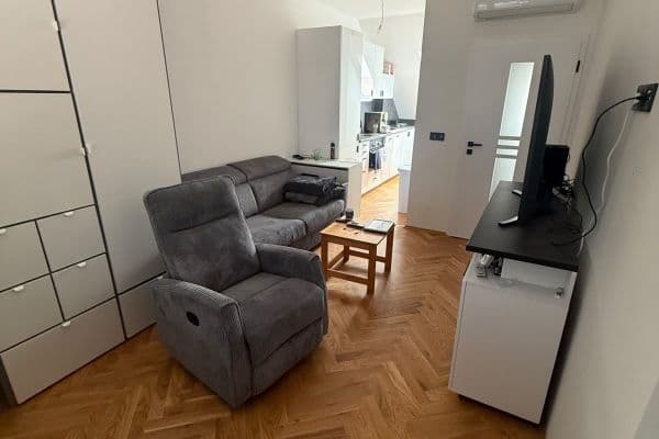 Prenájom bytu 1-izbový 25 m², Ďáblická, Praha Prenájom bytu 1-izbový 25 m², Ďáblická, Praha
