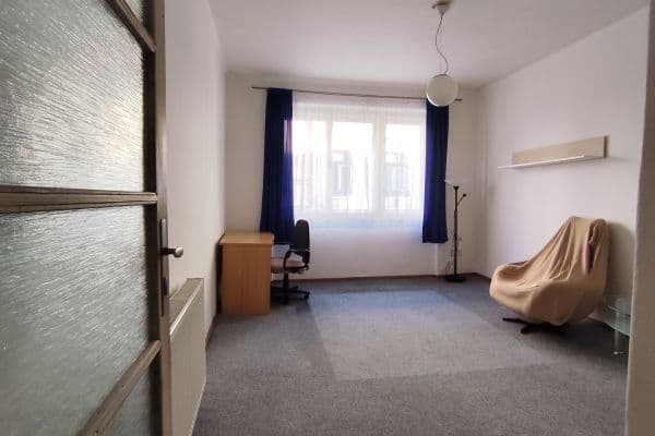 Prenájom bytu 2-izbový 55 m², Tomkova, Hradec Králové Prenájom bytu 2-izbový 55 m², Tomkova, Hradec Králové