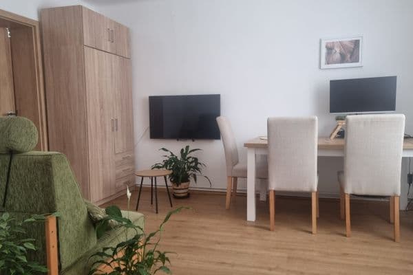 Prenájom bytu 3-izbový 53 m², Komenského, Trutnov, Královéhradecký kraj Prenájom bytu 3-izbový 53 m², Komenského, Trutnov, Královéhradecký kraj