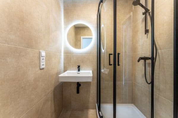Predaj bytu 4-izbový 66 m², Spojovací, Praha Predaj bytu 4-izbový 66 m², Spojovací, Praha