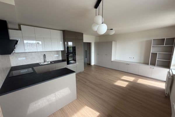 Prenájom bytu 3-izbový 72 m², Sluneční náměstí, Praha Prenájom bytu 3-izbový 72 m², Sluneční náměstí, Praha