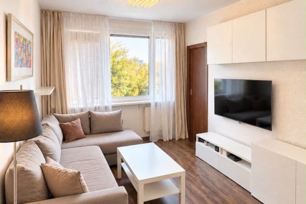 Prenájom bytu 2-izbový 33 m², Košťálkova, Praha Prenájom bytu 2-izbový 33 m², Košťálkova, Praha