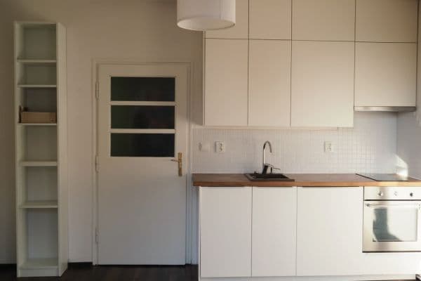 Prenájom bytu 2-izbový 40 m², Královická, Praha Prenájom bytu 2-izbový 40 m², Královická, Praha