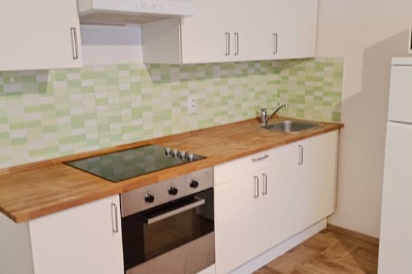 Prenájom bytu 2-izbový 48 m², Levá, Praha Prenájom bytu 2-izbový 48 m², Levá, Praha