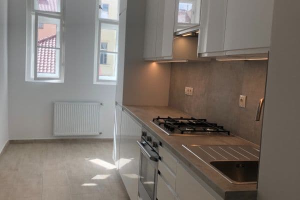 Prenájom bytu 2-izbový 80 m², Odborů, Praha Prenájom bytu 2-izbový 80 m², Odborů, Praha