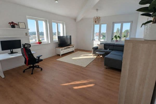 Prenájom bytu 3-izbový 90 m², Segefliegerdamm 10, Berlin Prenájom bytu 3-izbový 90 m², Segefliegerdamm 10, Berlin