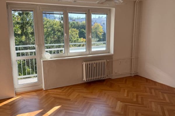 Prenájom bytu 4-izbový 72 m², Hrusická, Praha Prenájom bytu 4-izbový 72 m², Hrusická, Praha