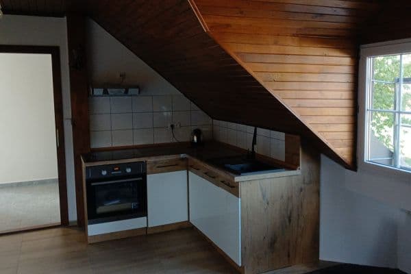 Prenájom bytu 2-izbový 100 m², Hradec Králové Prenájom bytu 2-izbový 100 m², Hradec Králové