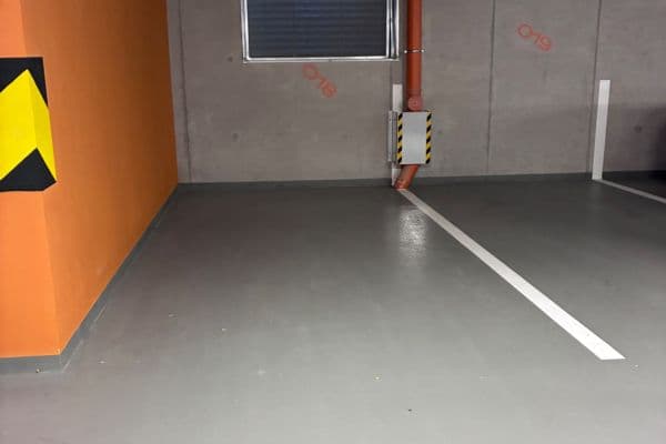 Prenájom garáže 15 m², U Komína, Praha Prenájom garáže 15 m², U Komína, Praha