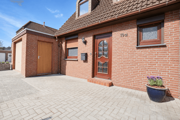 Predaj domu 110 m², pozemok 250 m², Potsdamer Straße 10a, Delmenhorst, Dolné Sasko Predaj domu 110 m², pozemok 250 m², Potsdamer Straße 10a, Delmenhorst, Dolné Sasko