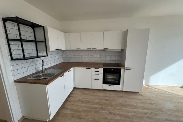 Prenájom bytu 4-izbový 76 m², Jordana Jovkova, Praha Prenájom bytu 4-izbový 76 m², Jordana Jovkova, Praha