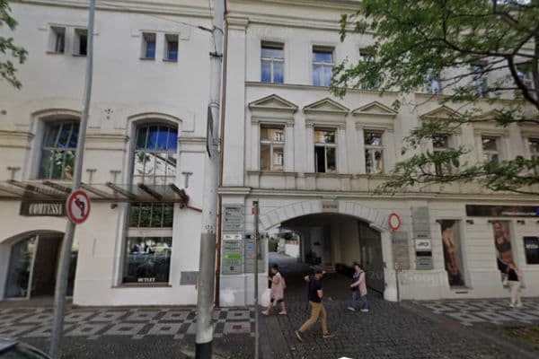 Prenájom garáže 13 m², Korunní, Praha Prenájom garáže 13 m², Korunní, Praha