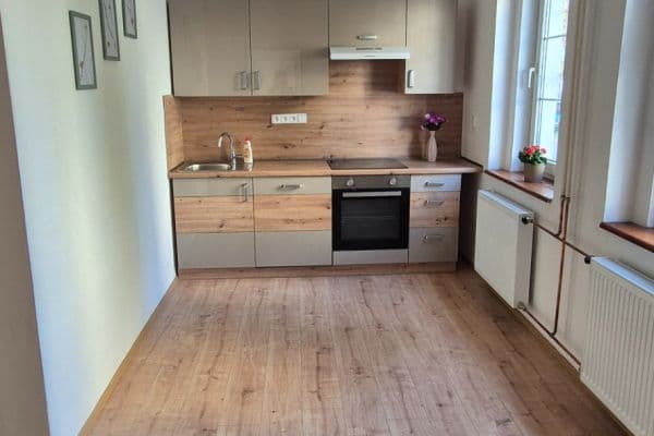 Prenájom bytu 3-izbový 76 m², Husova, Nejdek Prenájom bytu 3-izbový 76 m², Husova, Nejdek