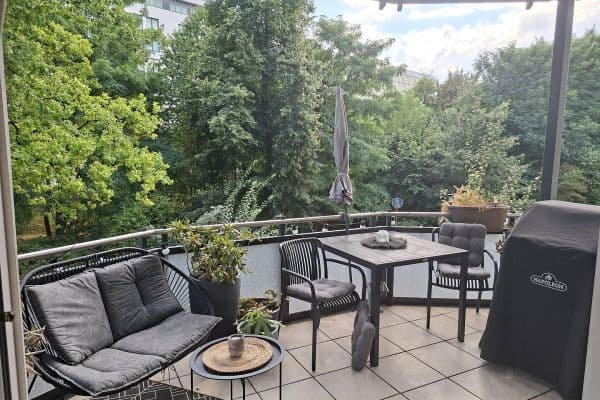 Prenájom bytu 3-izbový 95 m², Weyerstr. 2, Essen Prenájom bytu 3-izbový 95 m², Weyerstr. 2, Essen