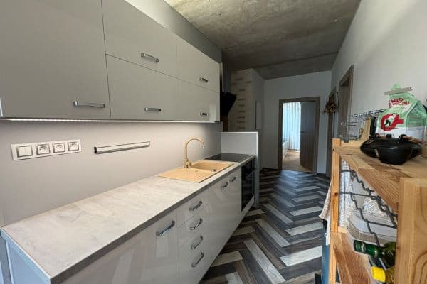 Prenájom bytu 3-izbový 77 m², Březenecká, Chomutov Prenájom bytu 3-izbový 77 m², Březenecká, Chomutov