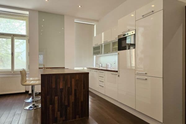 Predaj bytu 3-izbový 70 m², Benátská, Praha Predaj bytu 3-izbový 70 m², Benátská, Praha