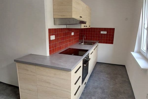 Prenájom bytu 4-izbový 78 m², Svojšovická, Praha Prenájom bytu 4-izbový 78 m², Svojšovická, Praha