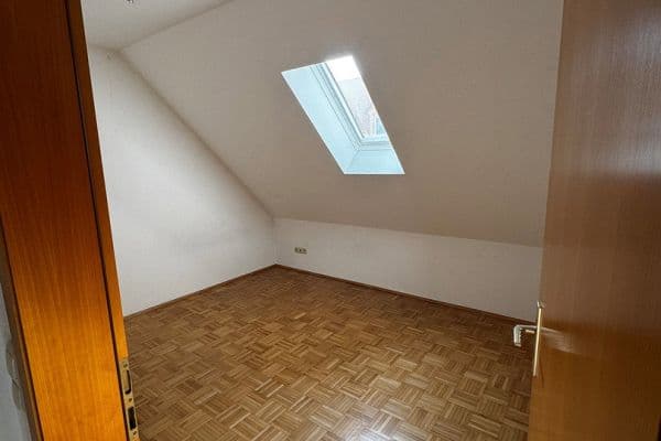 Prenájom bytu 4-izbový 143 m², Burggrumbacher Str. 4, Unterpleichfeld Prenájom bytu 4-izbový 143 m², Burggrumbacher Str. 4, Unterpleichfeld
